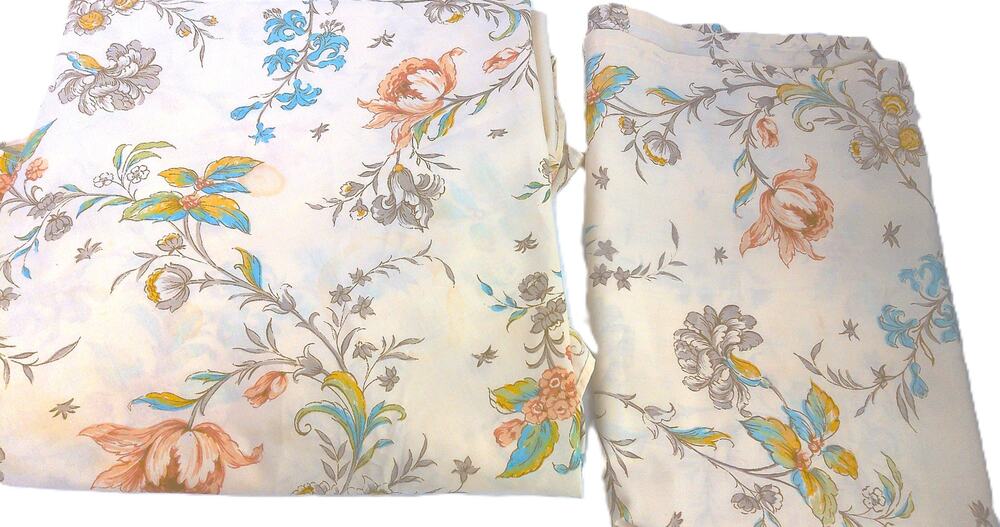 Vintage 1970s Floral Curtain & Tablecloth Set Retro Crafting Upcycle Fabric Lot